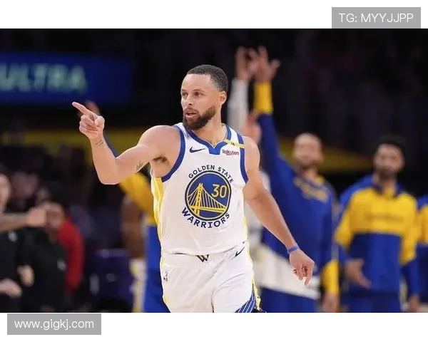 库里手感火热勇士多点开花主场发威十九分优势轻取快船