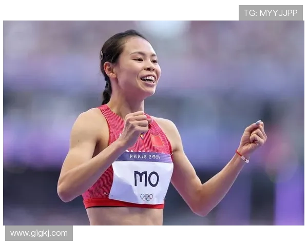 劳模莫家蝶轻松蝉联400米栏冠军成功摘双冠目标锁定两项金牌 劳模莫家蝶轻松蝉联400米栏冠军成功摘双冠目标锁定两项金牌